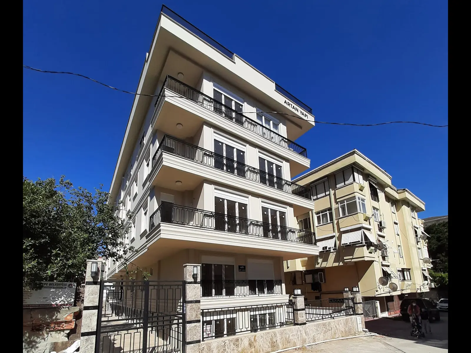 Arı Apartmanı — Çınar