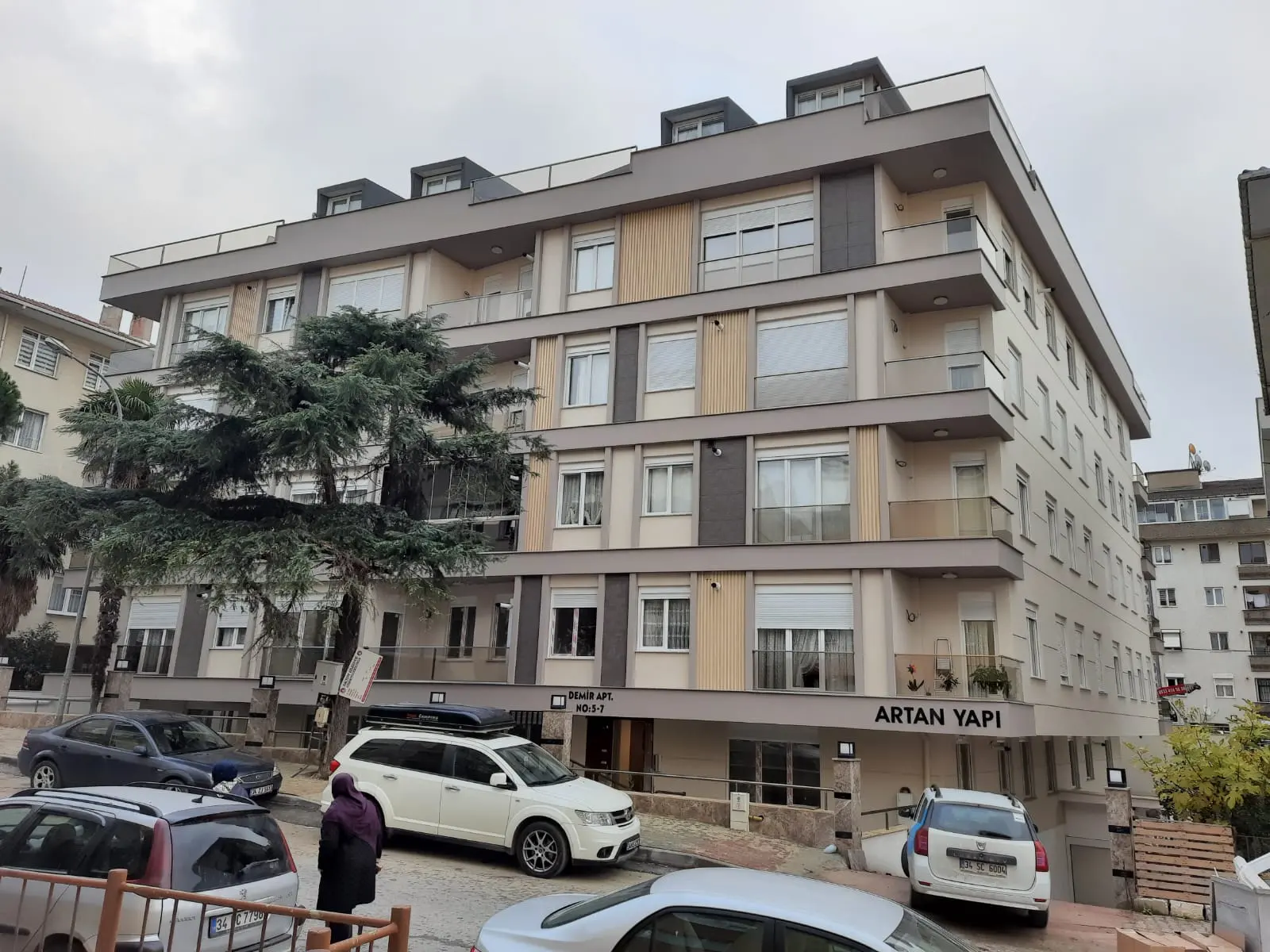 Demir Apartmanı — Merkez