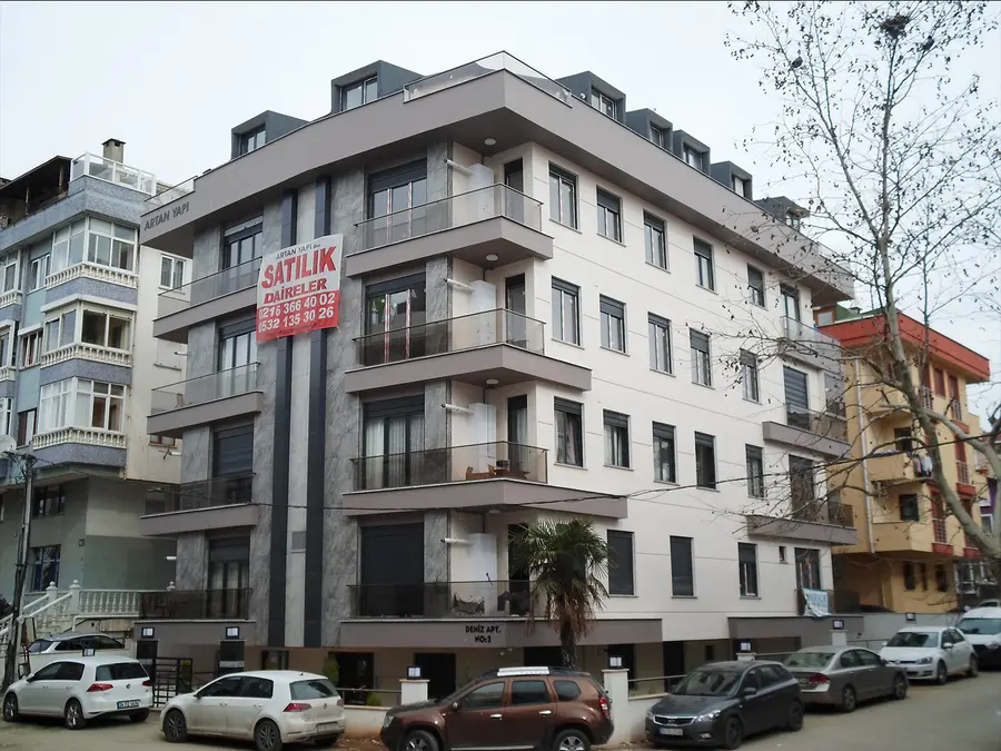 Deniz Apartmanı — Çınar