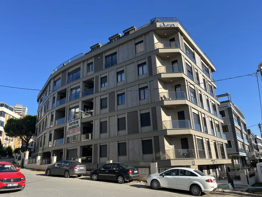 Özipek Apartmanı — Çınar